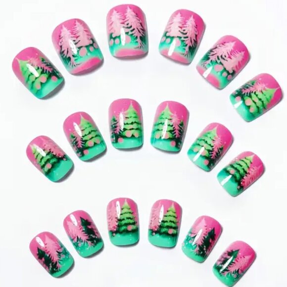 🍸❤️🎄HOLIDAY NAILS!🎄❤️🍸 - Picture 3 of 3